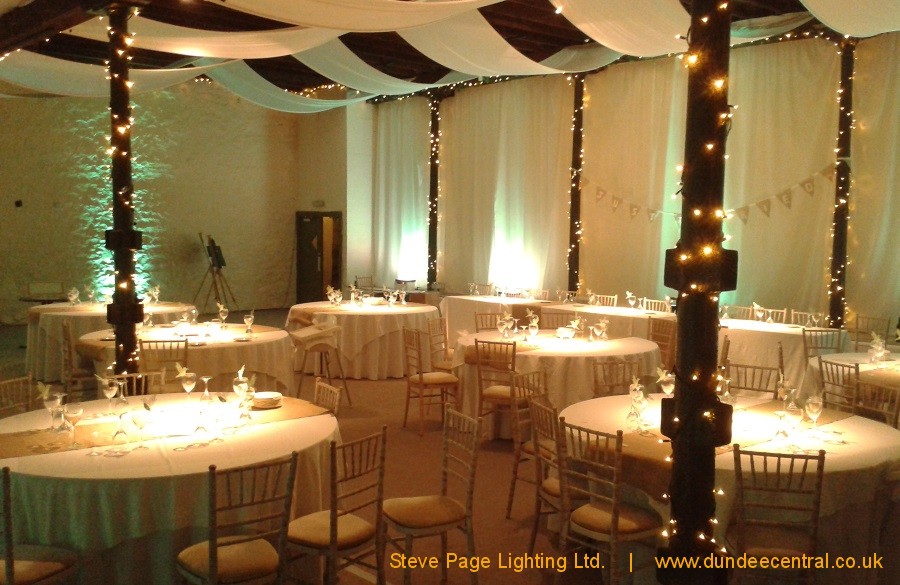 barn wedding table illumination